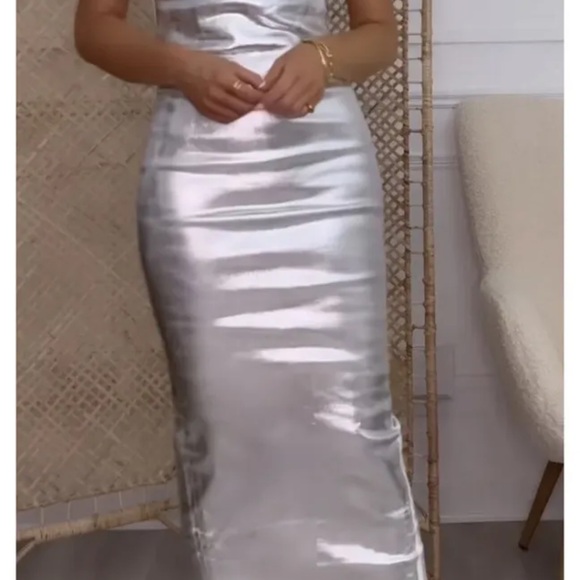 Zara dress worn once altered on the sides due to runs small - Picture 4 of 8